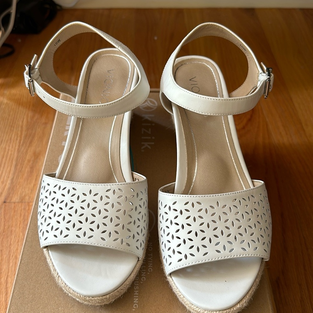 Vionic Wedge Sandals Size 10